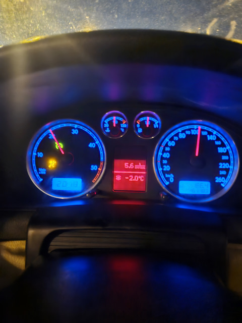 гаснет приборка при запуске