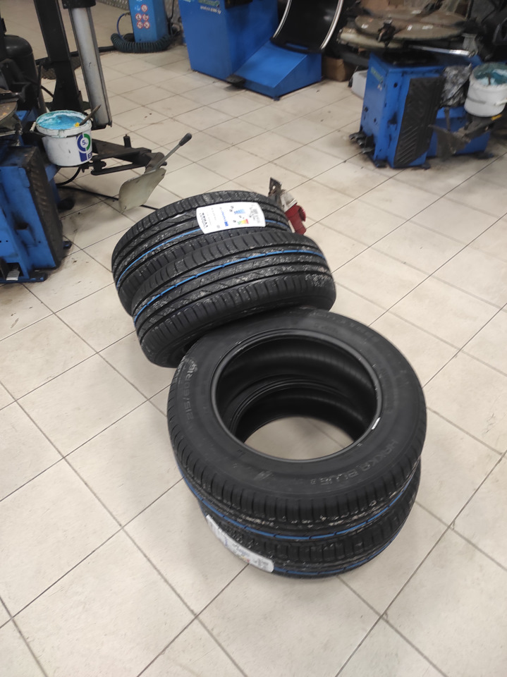 Шины летние Nokian 215/60 R16, литые диски VAG 6,5Jx16 ET41 5x112. | 67 ...