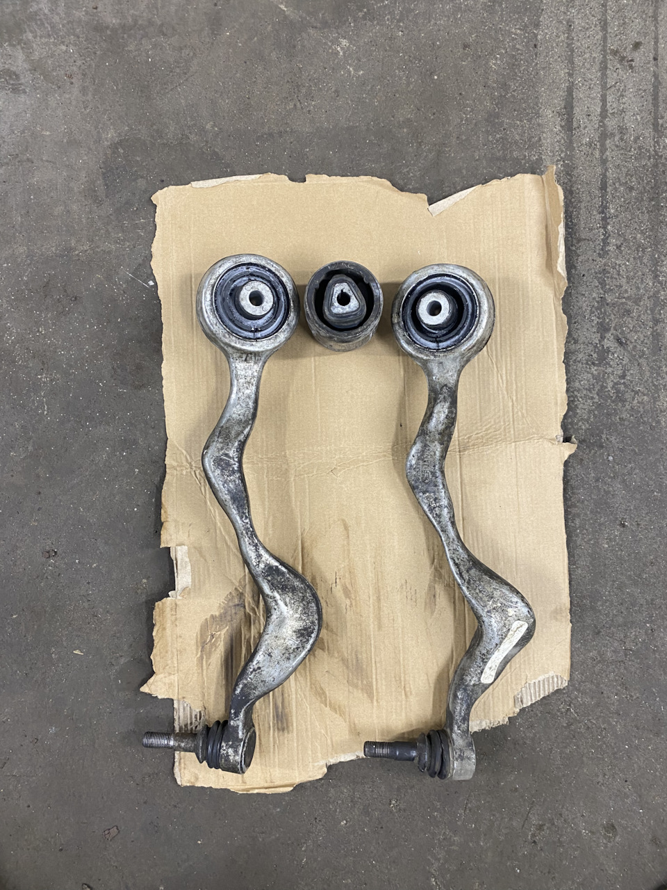 Установка сайлентблоков от м3 в передний рычаг — BMW 3 series Coupe ...