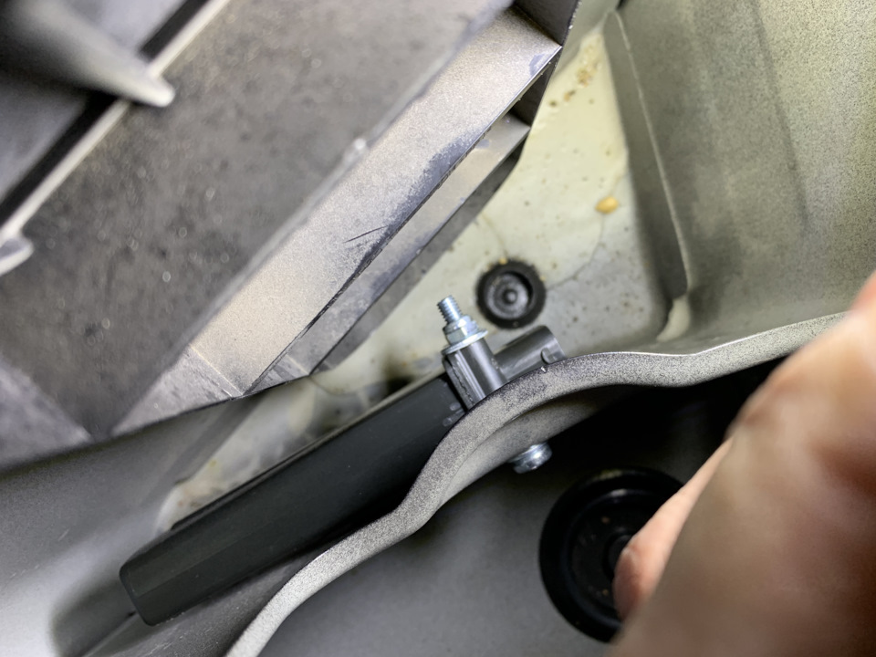 Install sensors. Монтаж датчика давления на трубопроводе. Tpms bracket. Install sensors. Датчик fp 210 l 422.