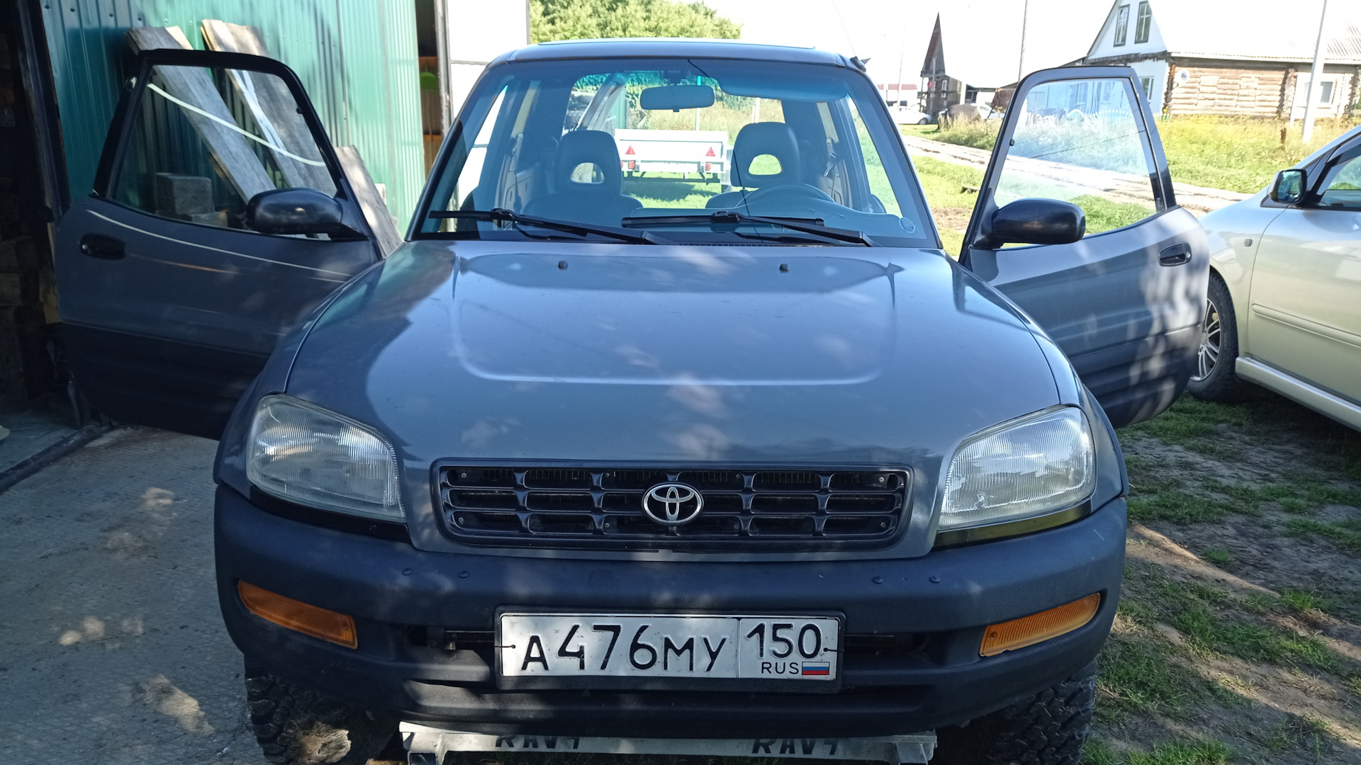 Toyota RAV4 (I) 2.0 бензиновый 1995 | 4 WD, МКПП, 