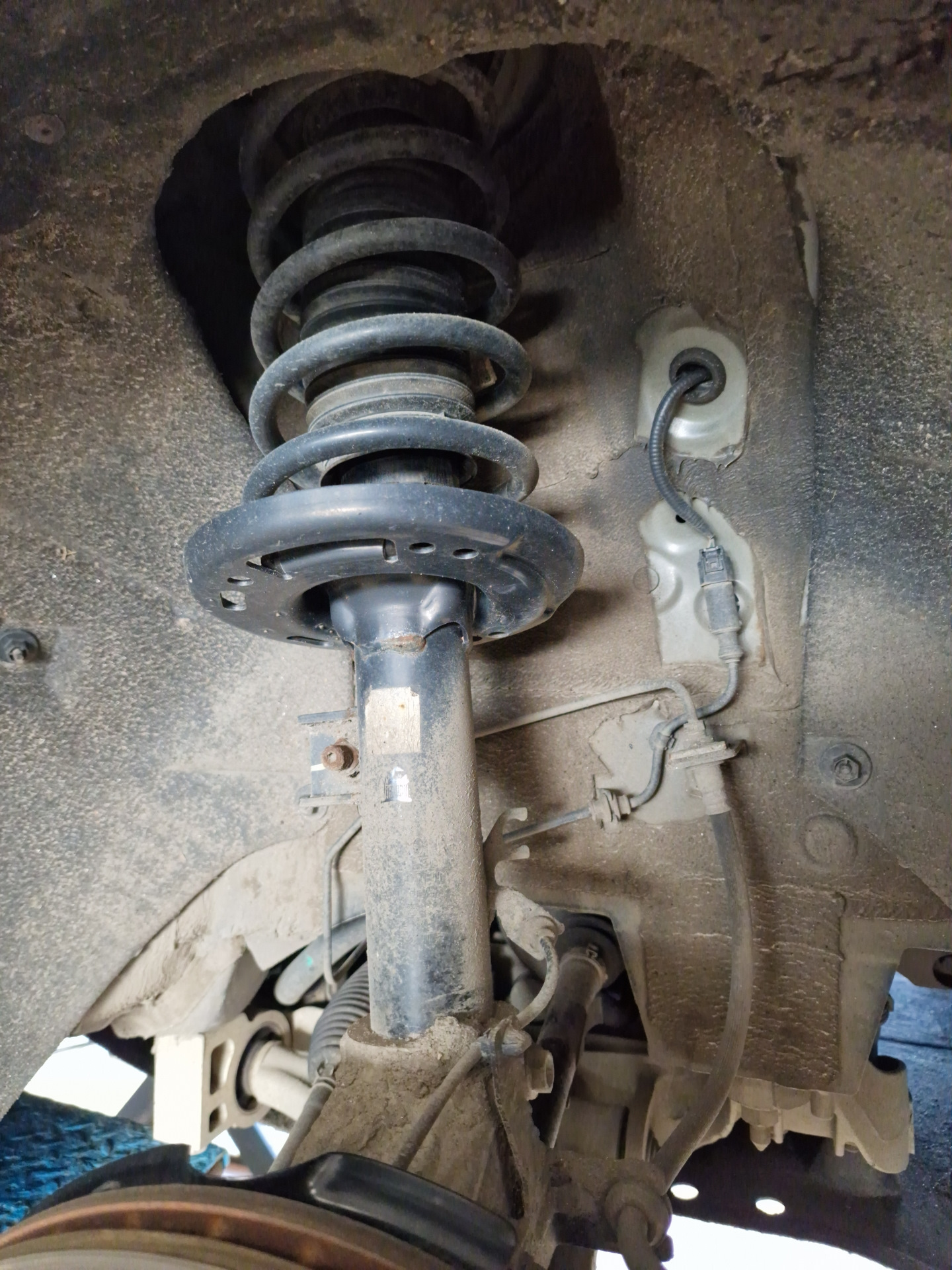 Фото в бортжурнале Hongqi E-QM5