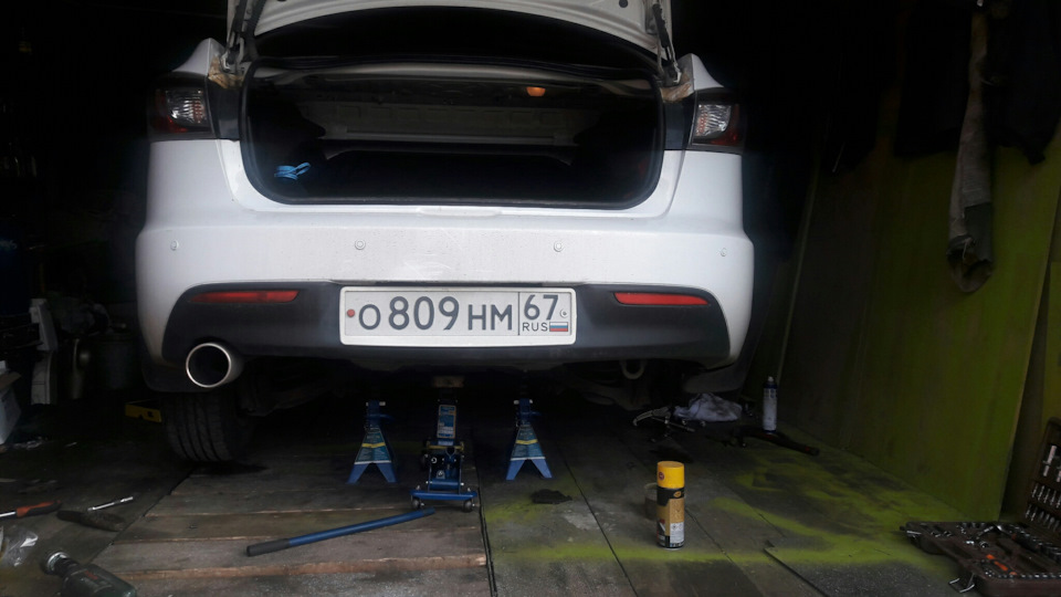 замена задних тормозных дисков и колодок — Mazda 3 (2G) BL, 1,6 л, 2012 ...