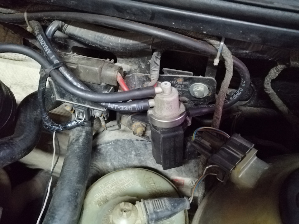 70. Чистка клапана N75. — Volkswagen Passat Variant (B3), 1,9 л, 1993 ...