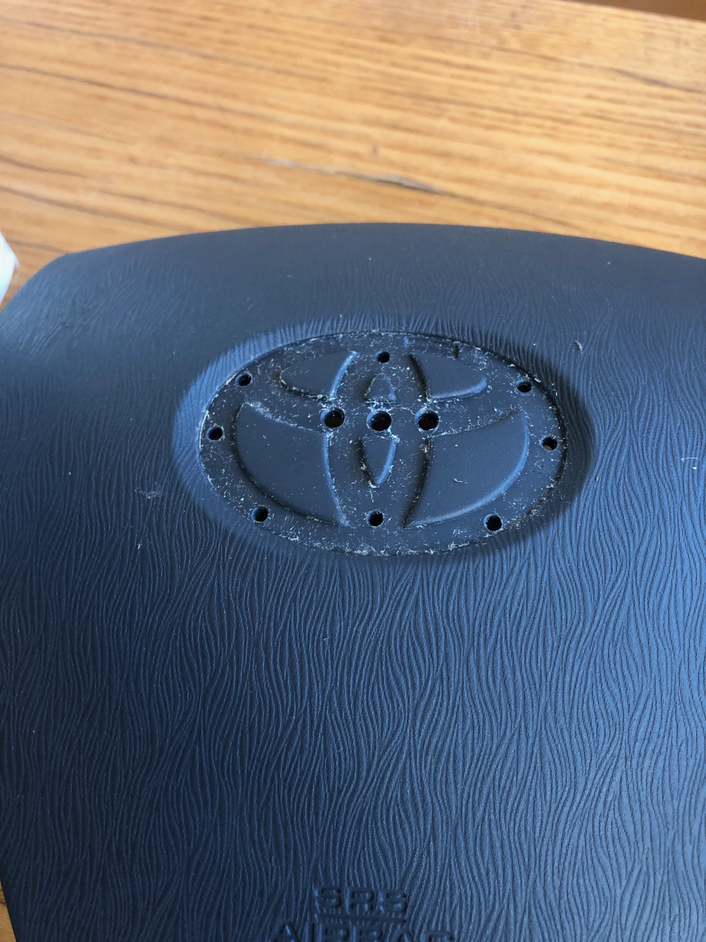 Облез значок тойоты на руле — Toyota Prius (30), 1,8 л, 2011 года ...