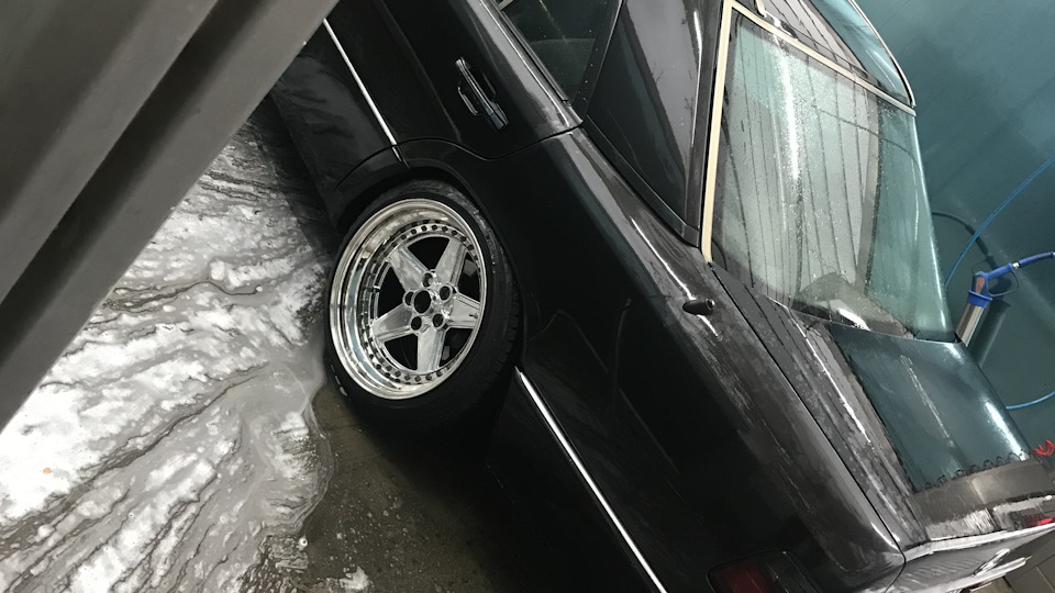 Mercedes-Benz E-Class Custom Penta