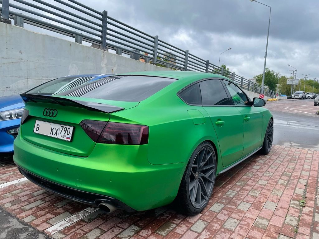 Спойлер в стиле ducktail и тонирование фонарей лаком — Audi A5 ...