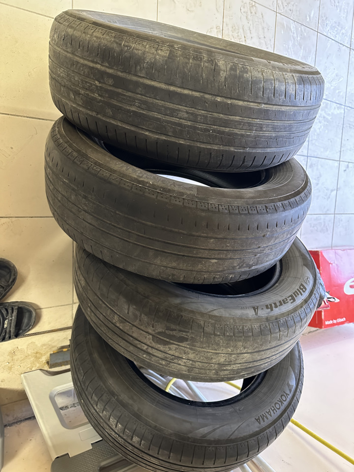 Шины летние Yokohama 215/65 R17 на Volkswagen Tiguan Allspace ...