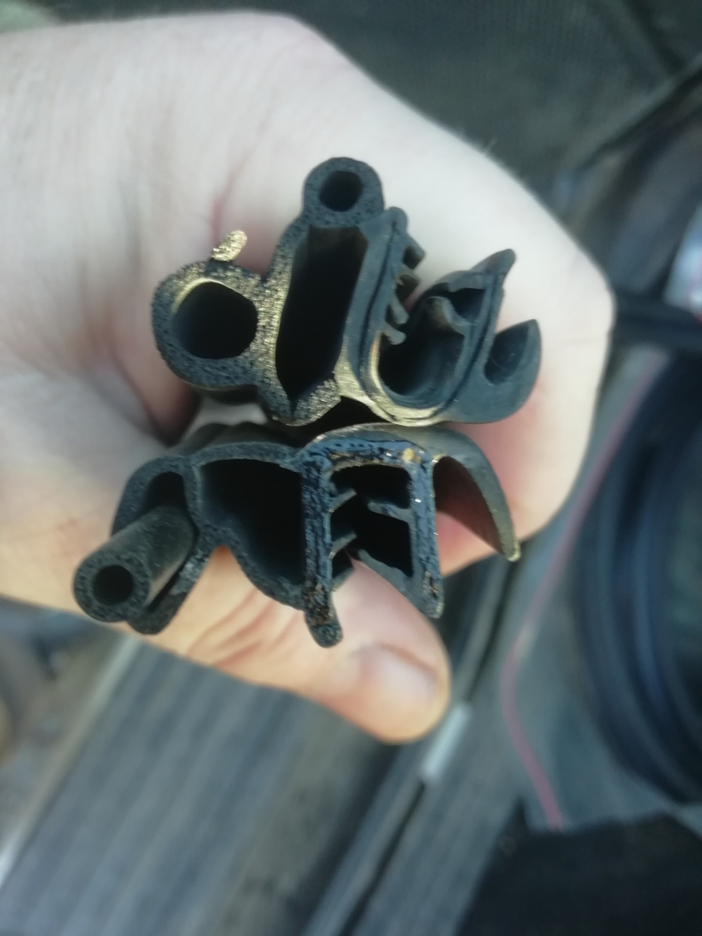 Замена уплотнения водительской двери УАЗ ПАТРИОТ — УАЗ Patriot, 2,7 л ...