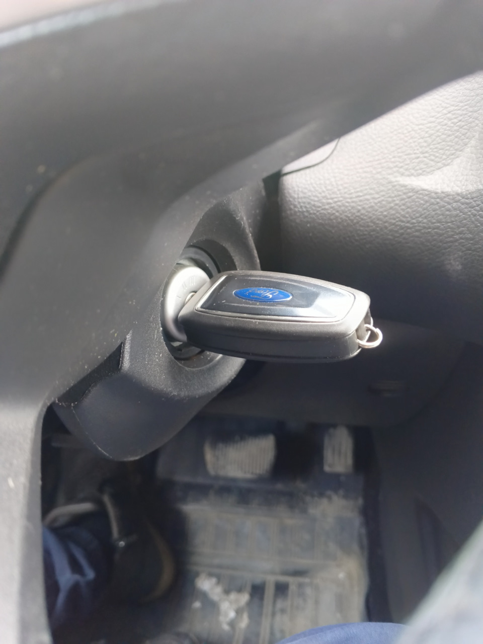 Колечко, колечко, кольцо. — Ford Focus Hatchback III, 1,6 л, 2013 года ...