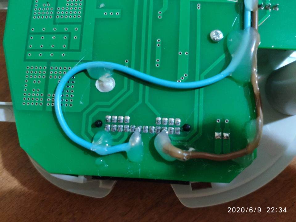 Припаял, залил термоклеем — Lada Гранта Лифтбек (2G)