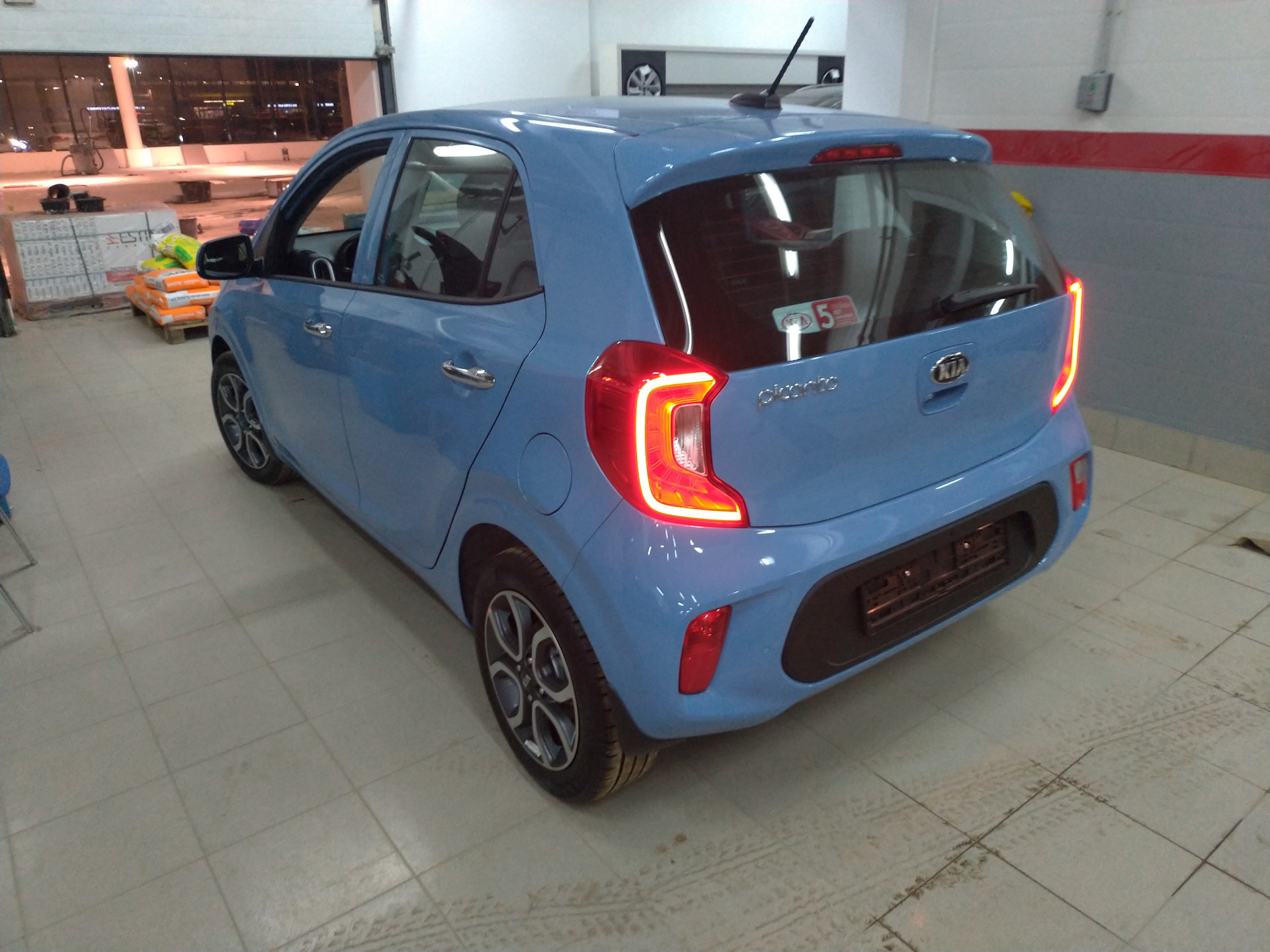 Kia Picanto голубая 2019