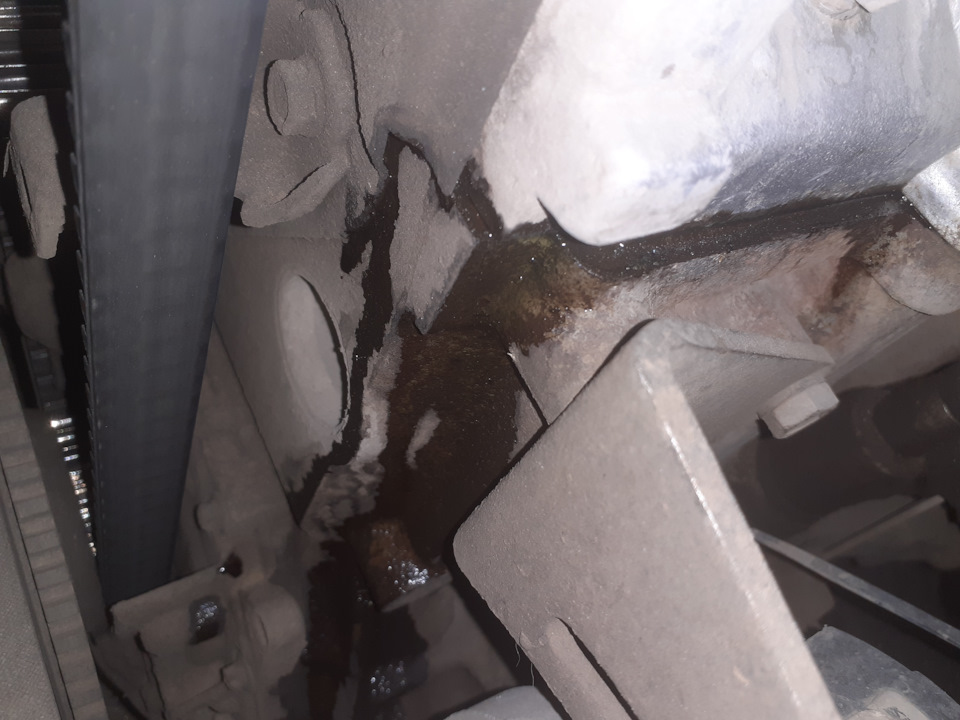 Течь тосола из под ГБЦ — Lada 2113, 1,6 л, 2012 года | поломка | DRIVE2