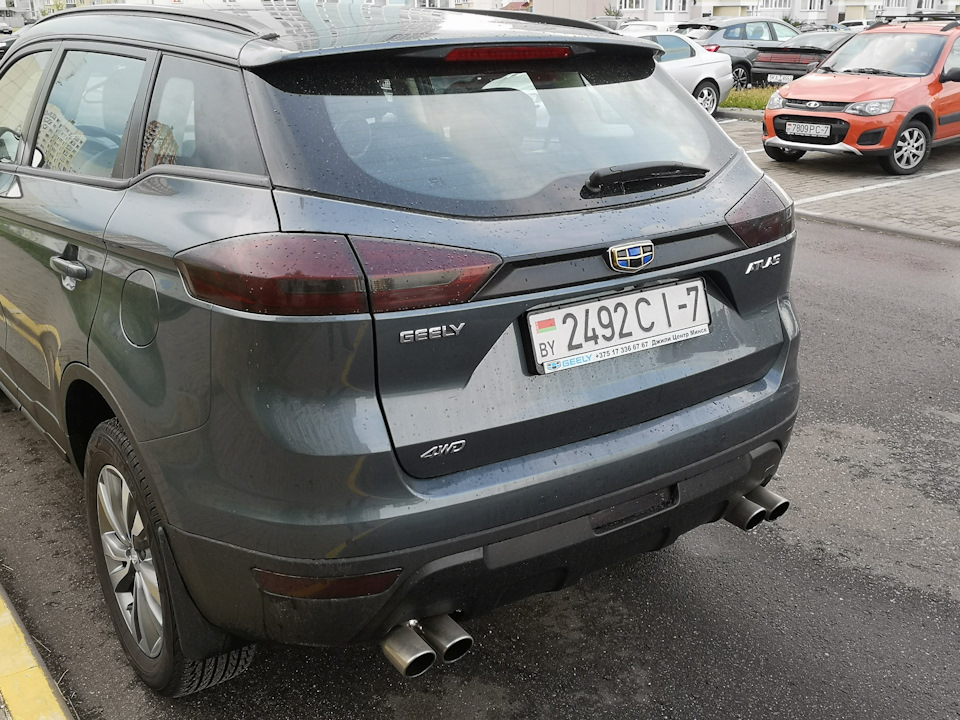 Сравнение Geely Atlas Pro и Venucia V-Online
