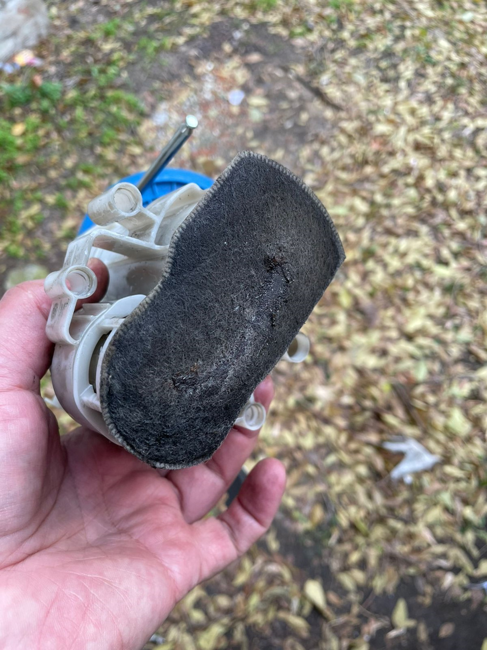 Чистка сетки бензонасоса. — Skoda Octavia A7 Mk3, 1,2 л, 2014 года ...