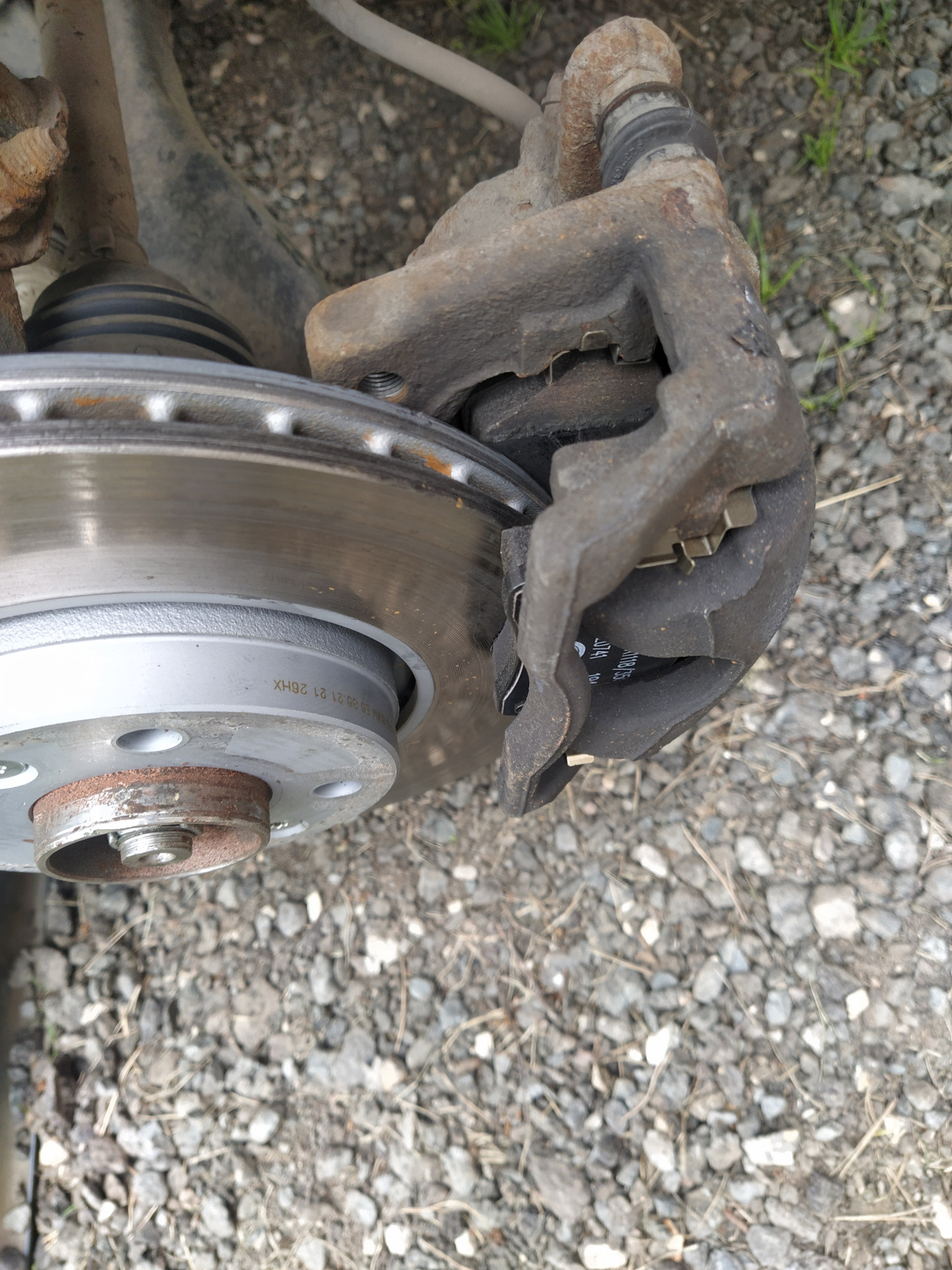 Поменял тормозные Диски и Колодки (на сервисе не закрутили болт ...