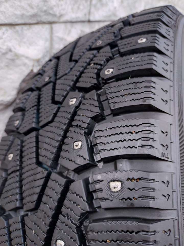 Шины зимние шипованные Pirelli 215/65 R17, литые диски Skoda 7Jx17 ET40 ...