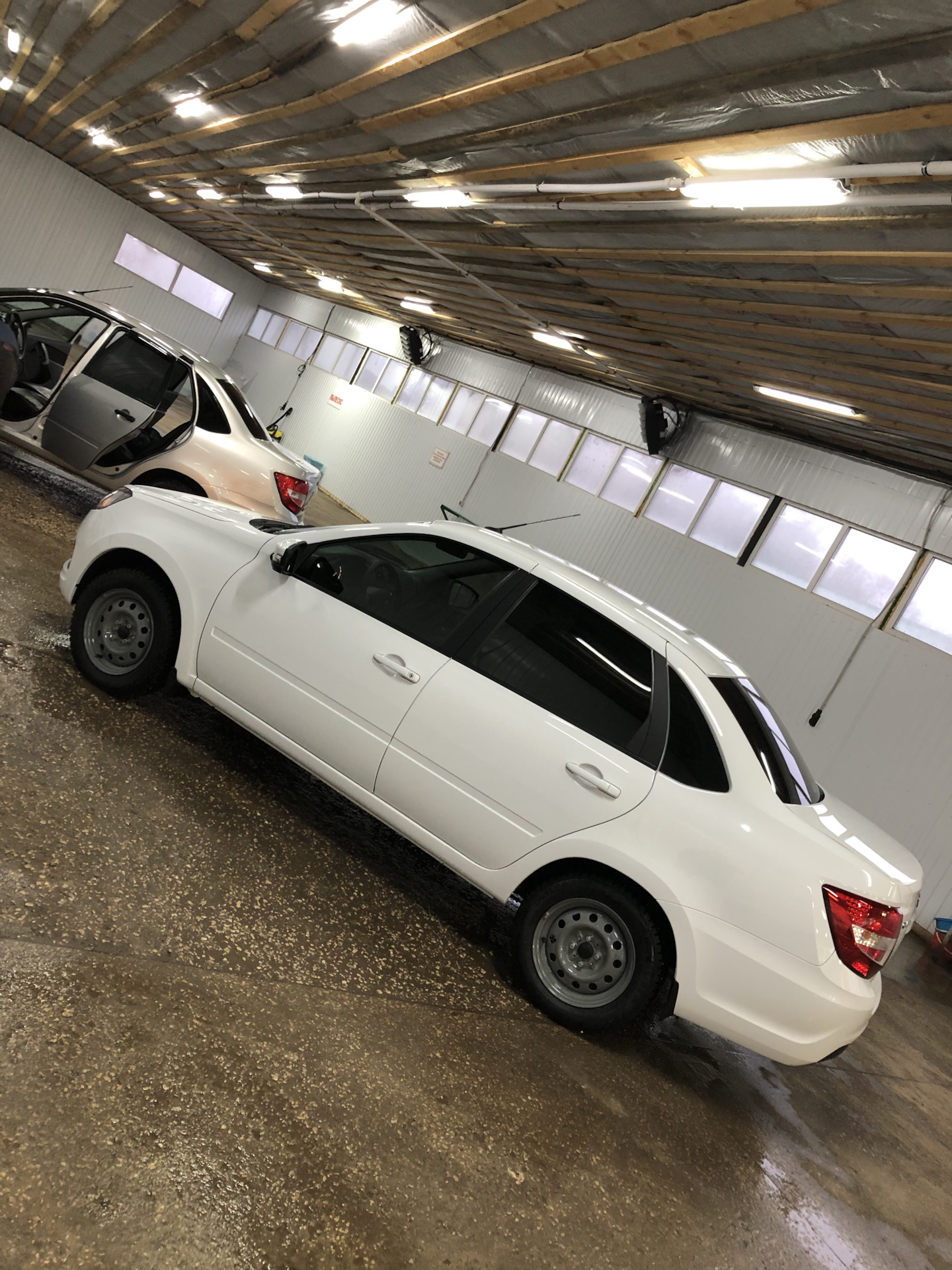 Переобувка на зиму, всё по классике, болотные штампы и хорошая резина😁 ...