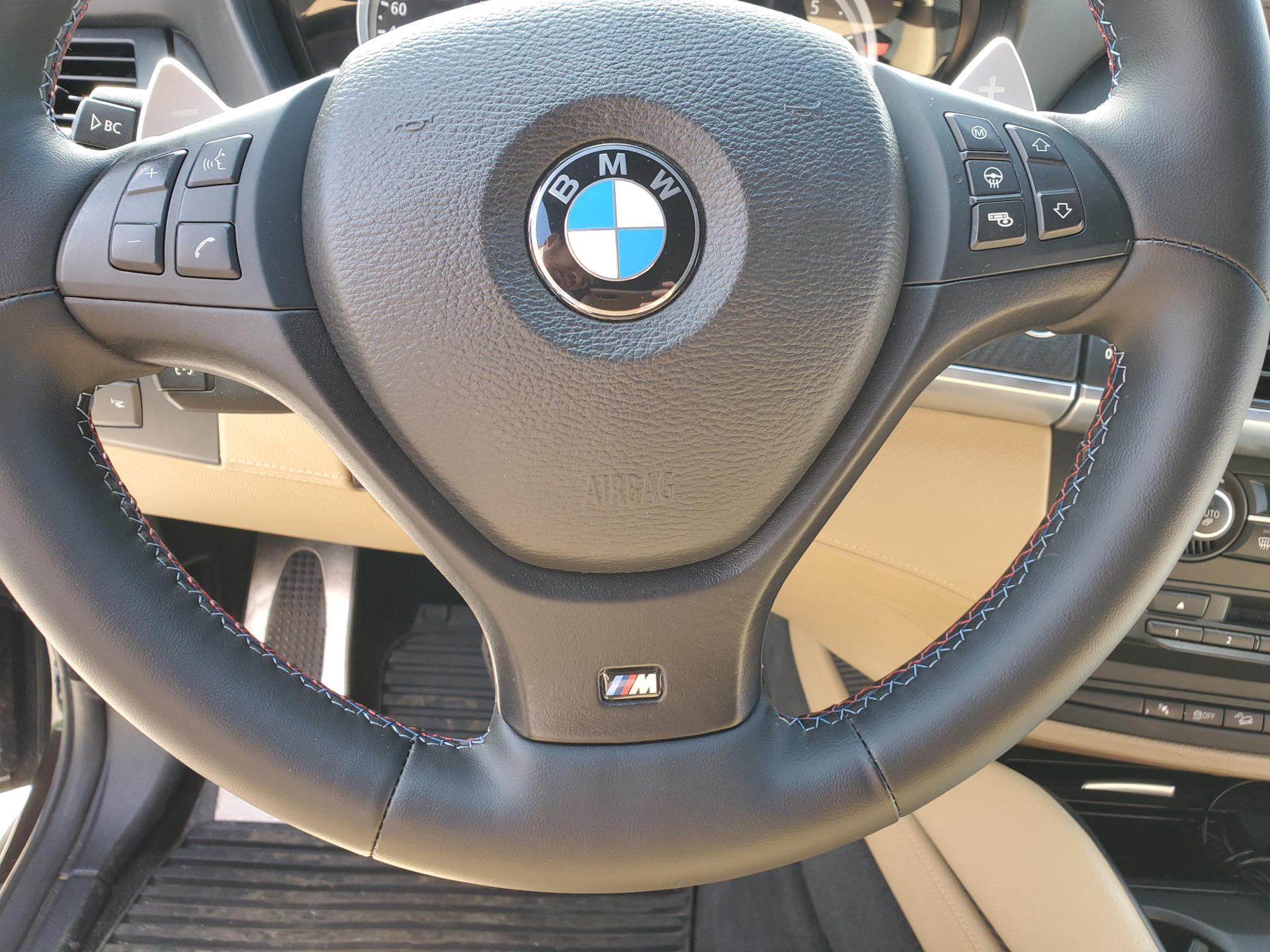 Перепрошить руль. М строчка на руле бмв. Перепрошить руль. Обшивка руля кожей. Перепрошивка руля.