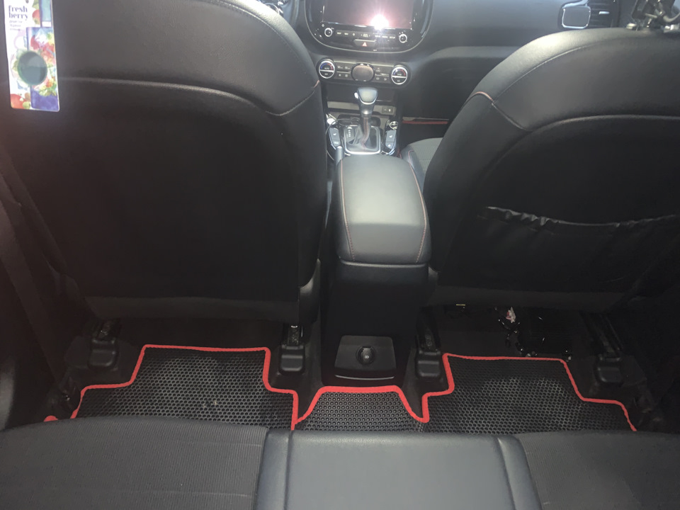 Накладки на болты сидений. — KIA Soul (3G), 1,6 л, 2019 года ...