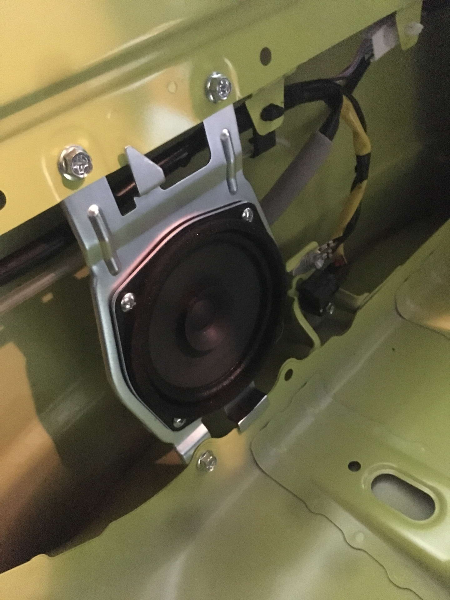 Как разобрать задние колонки Подключаем задние динамики к Panasonic CQ-CZ28e1JT Suzuki Jimny 2018 - Suzuki Ji