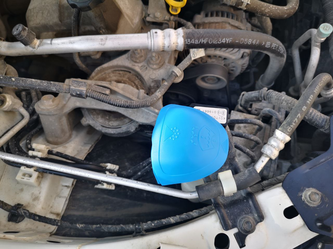 Крышка бачка омывателя от VAG. — Mazda 3 (3G) BM, 1,6 л, 2014 года ...