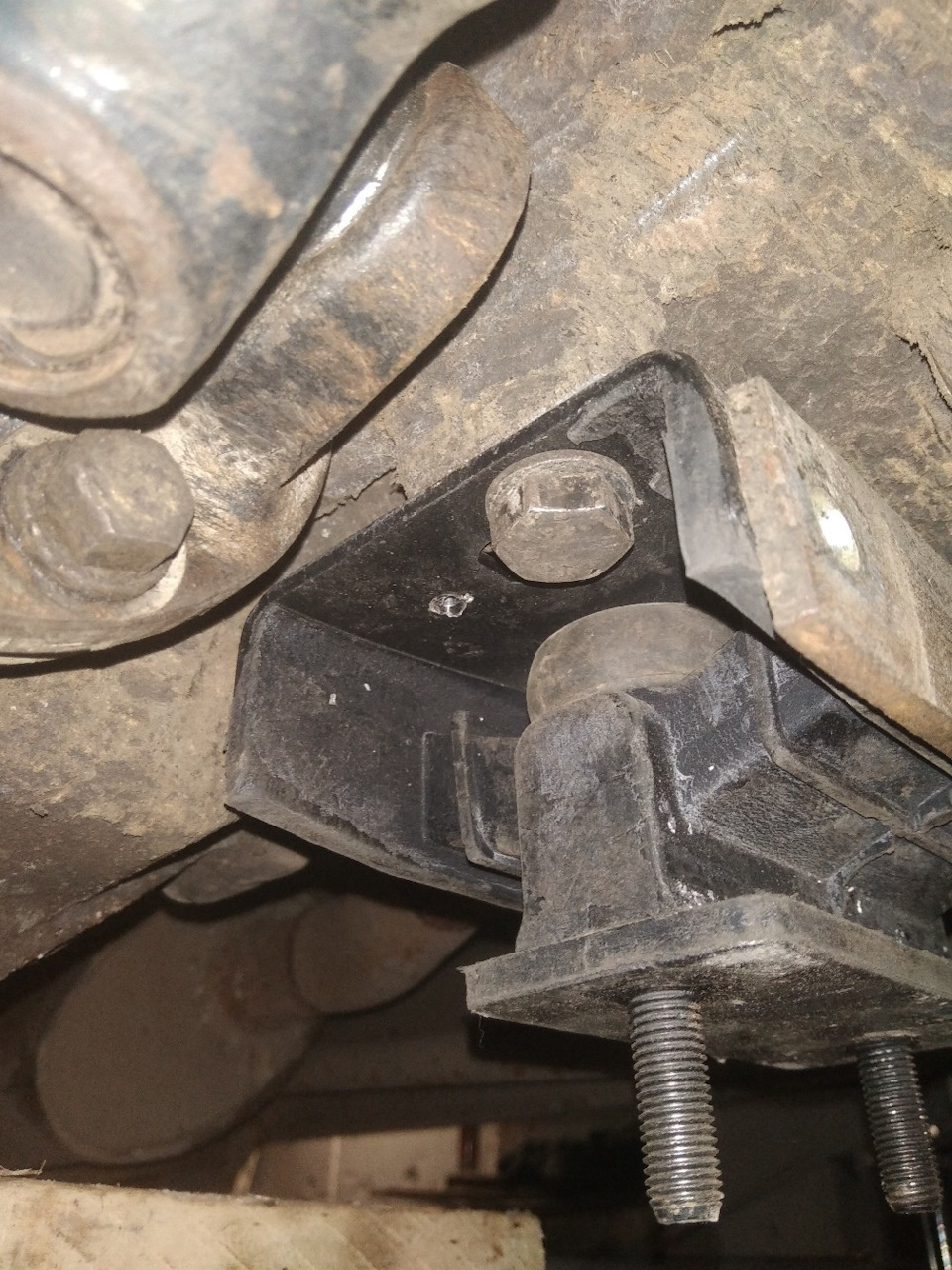 Опора 1706000K01 GREAT WALL/HAVAL — Opel Frontera A Basic. Запчасти на фото: 1706000K01