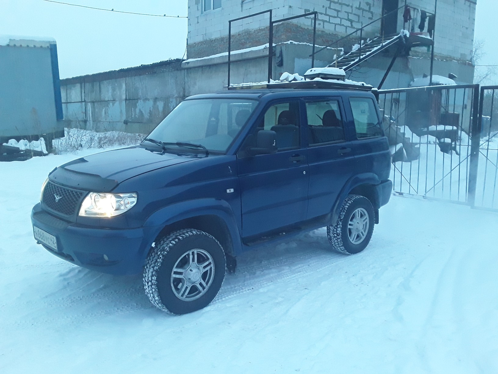 Патриот спорт разговоры. УАЗ Патриот спорт 2011. УАЗ Патриот спорт 2002 года. Колесная база УАЗ Патриот спорт. Патриот спорт и обычный.