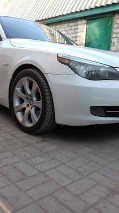 Bmw 5 Series White Horse Drive2