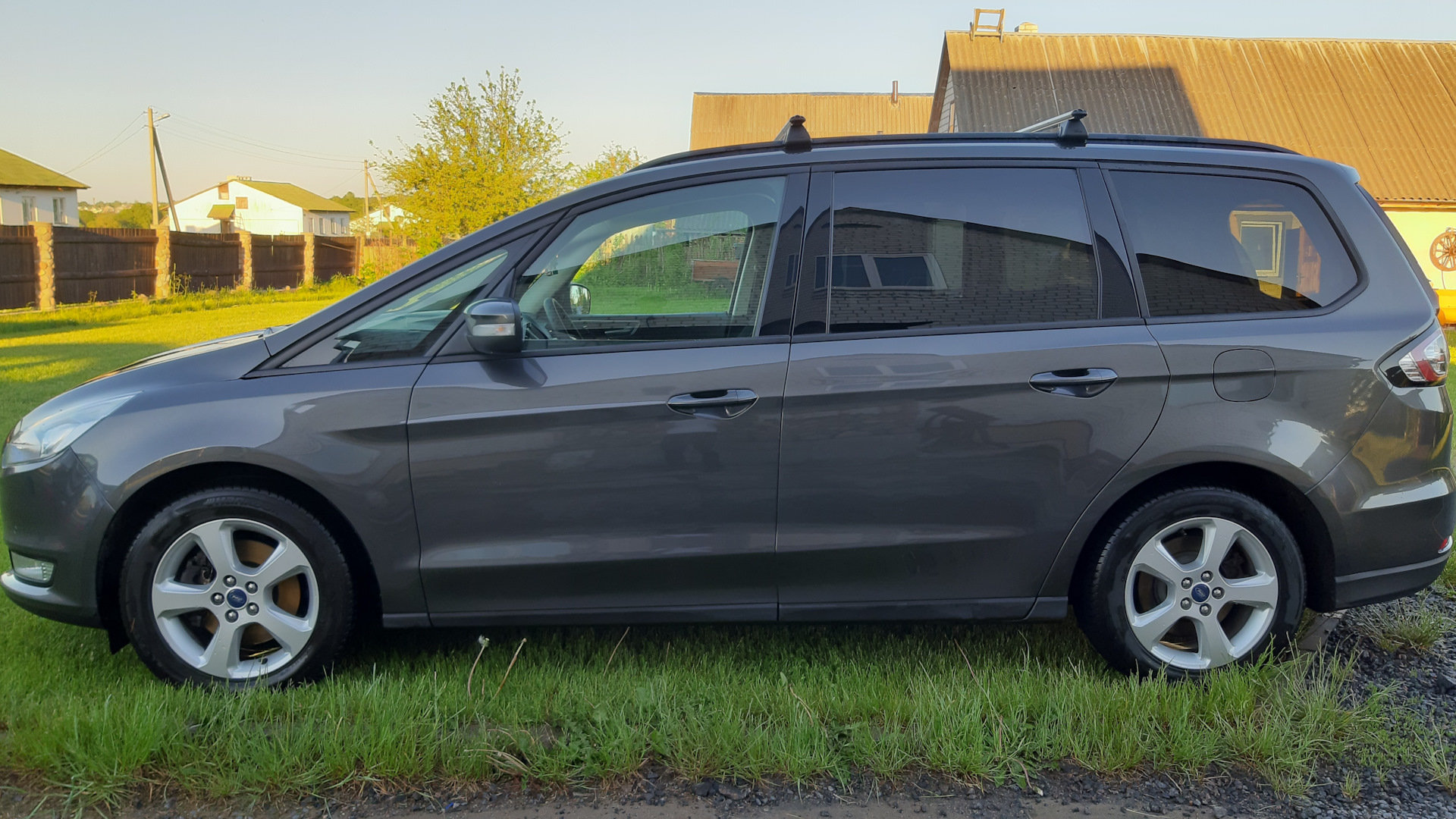 Ford galaxy отзывы. Ford Galaxy 2016 года.