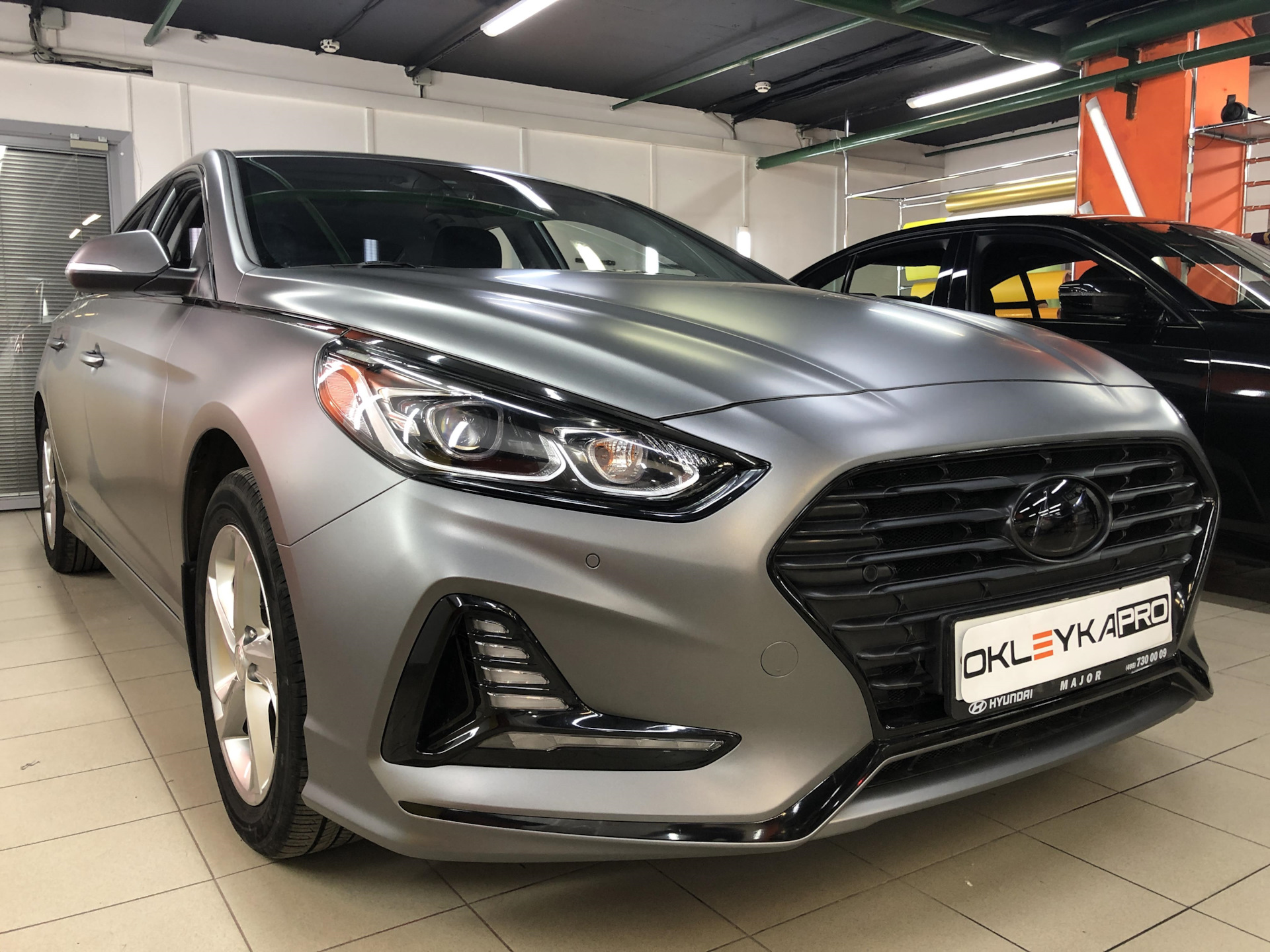 Серый цвет хендай. Hyundai Sonata серая. Хендай Соната 2021 серая. Хендай Соната серый хром 2022. Хендай Соната 2021 серый цвет.