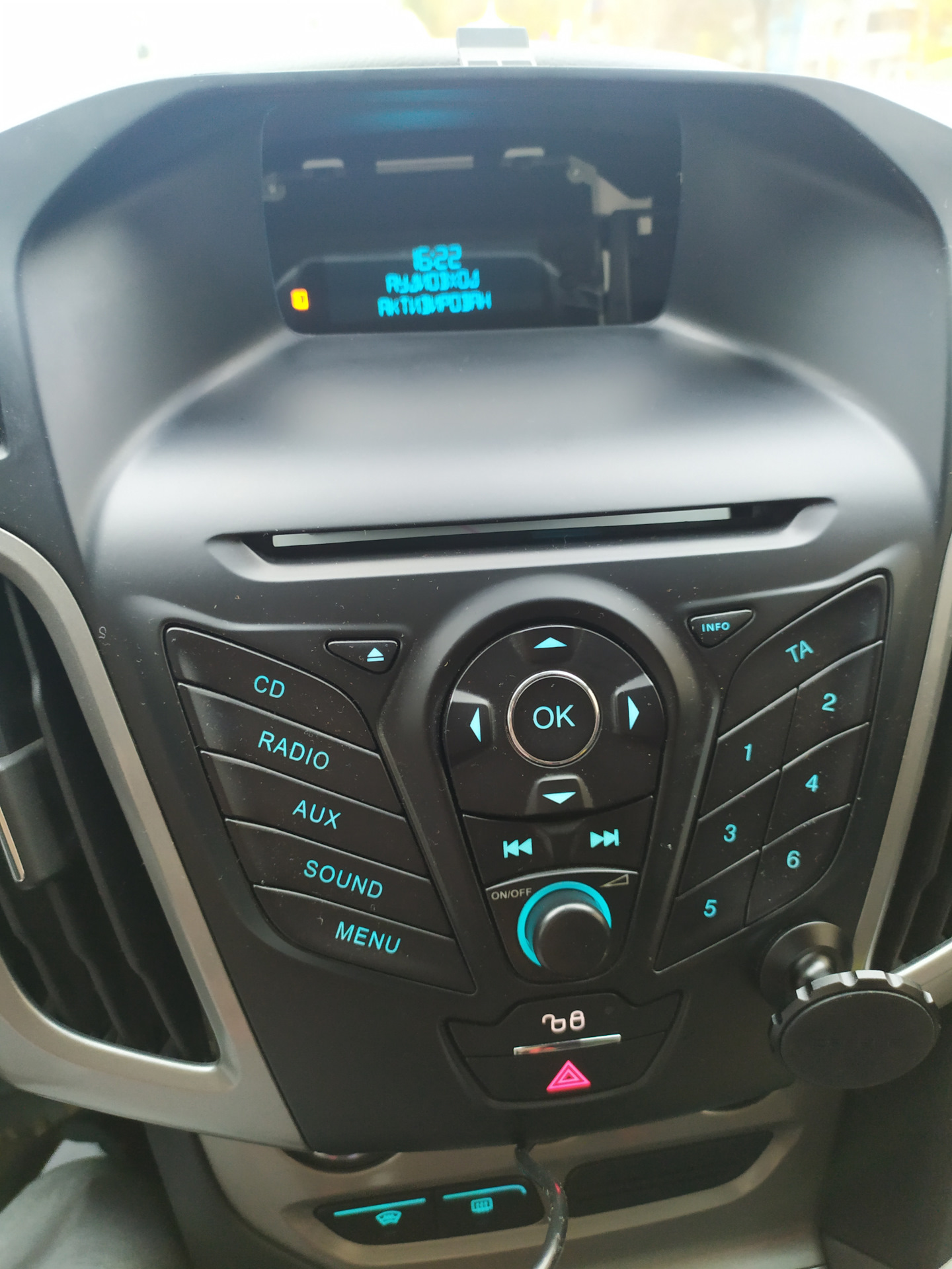 подключить aux форд фокус 3. аукс фокус 3. аукс форд фокус 2012. аукс фокус 3. разъем aux ford focus 3.