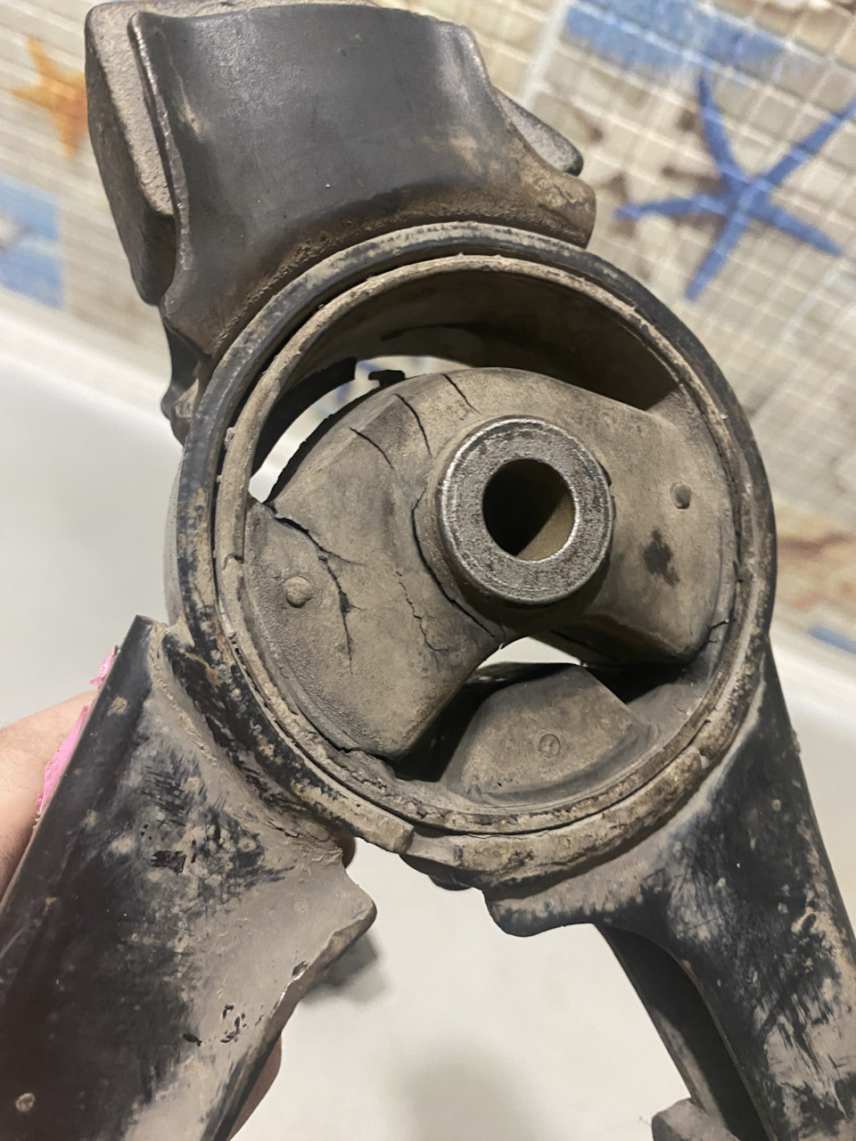 Замена подушек двигателя Toyota avensis t250 2.0. — Toyota Avensis II ...