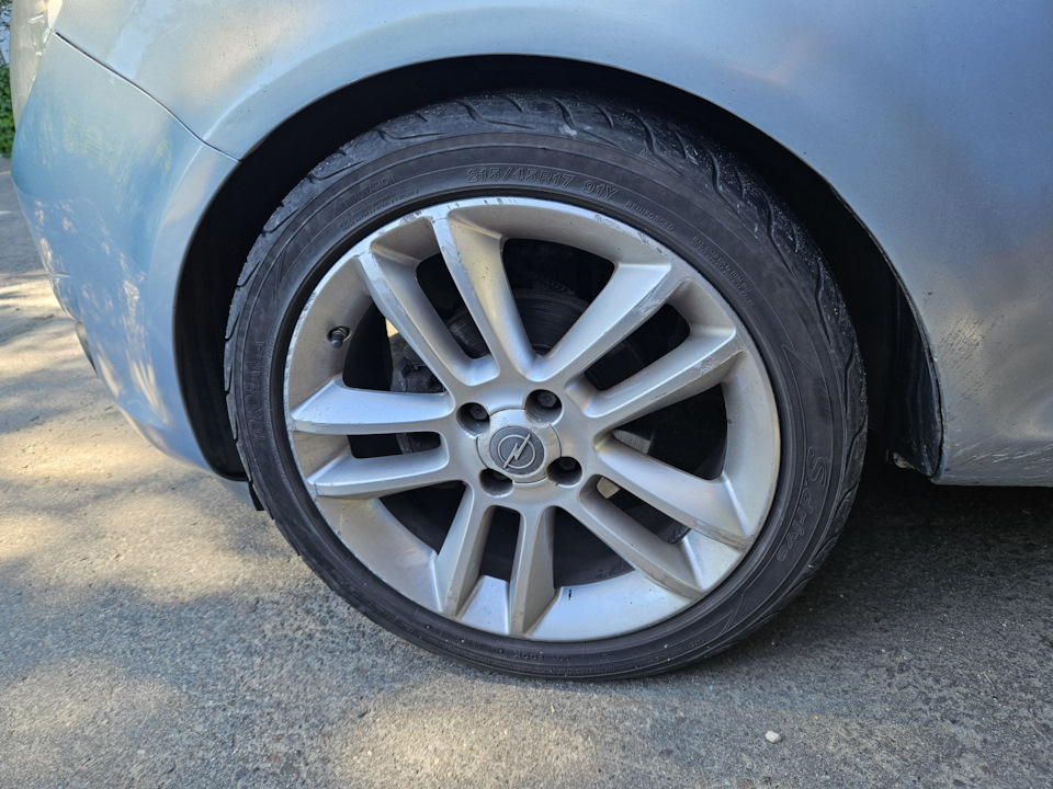 Шины летние Yokohama 215/45 R17, литые диски Opel 17 4x100 на Opel ...