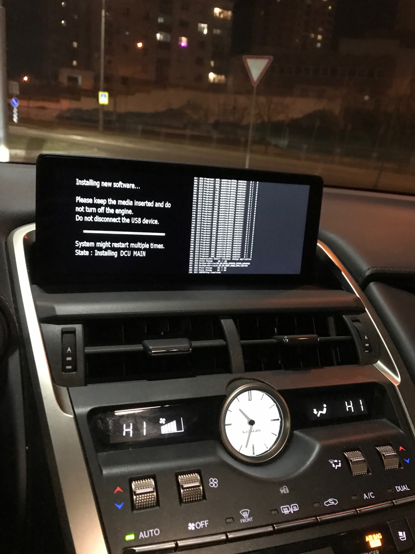 Обновление мультимедии / активация APPLE CAR PLAY — Lexus NX (1G), 2 л