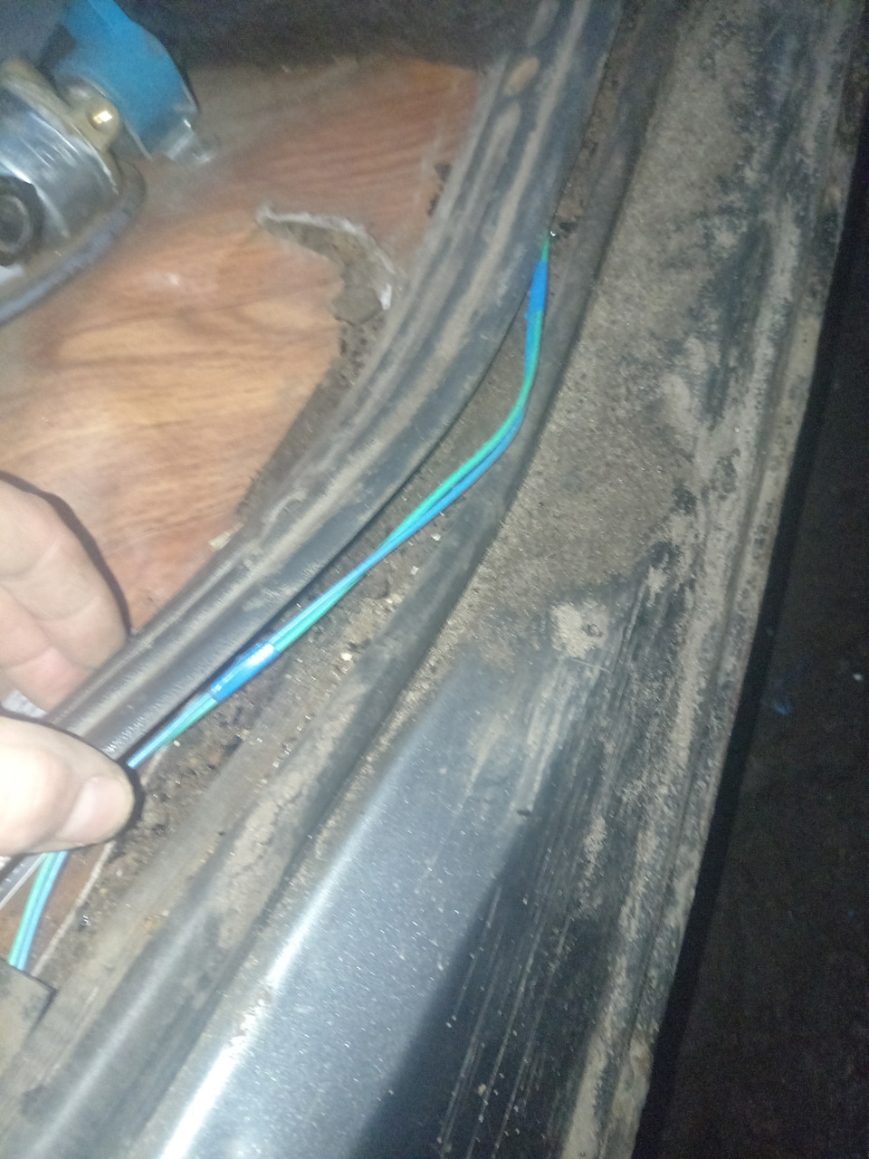 Провод под накладкой — Lada 2120 Надежда