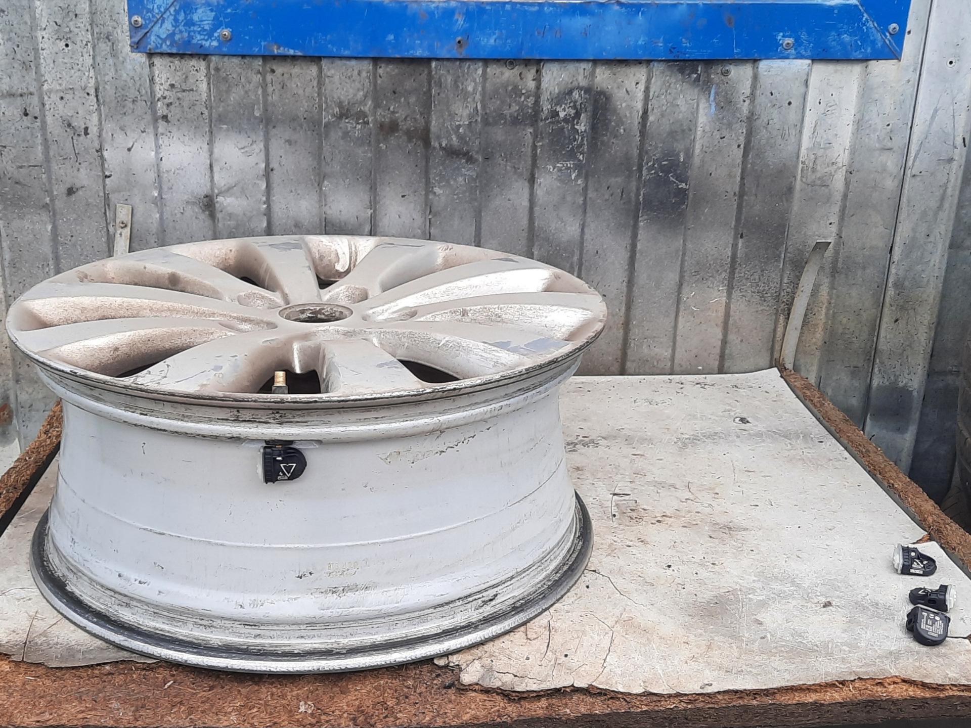 Переобувка на лето + замена датчика TMPS — Opel Astra J, 1,6 л, 2011 ...