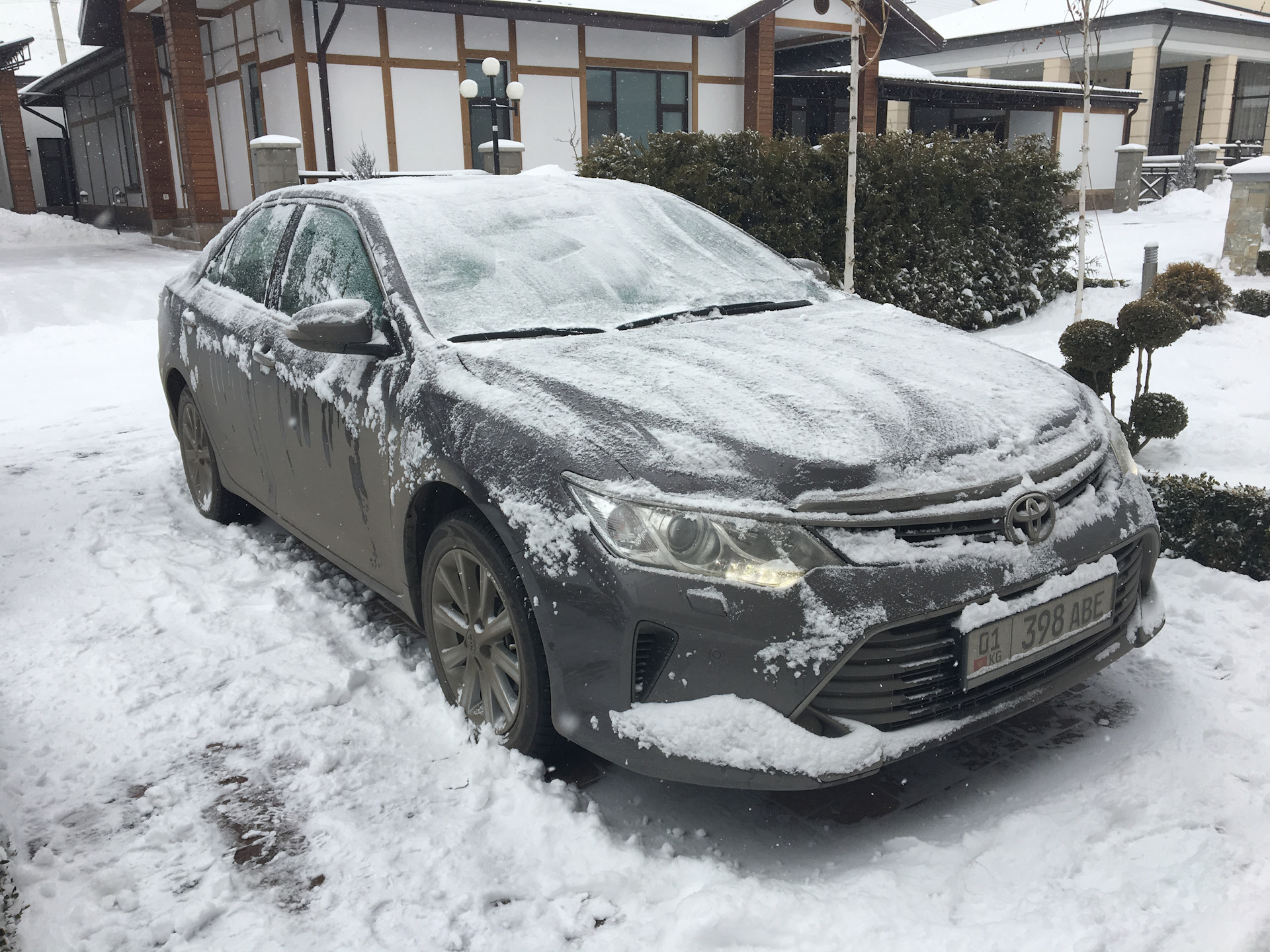 Камри зимой. Toyota Camry 2015 зимний. Тойота Камри 50 зимой. Тойота Камри 50 зима. Камри 55 зимой.