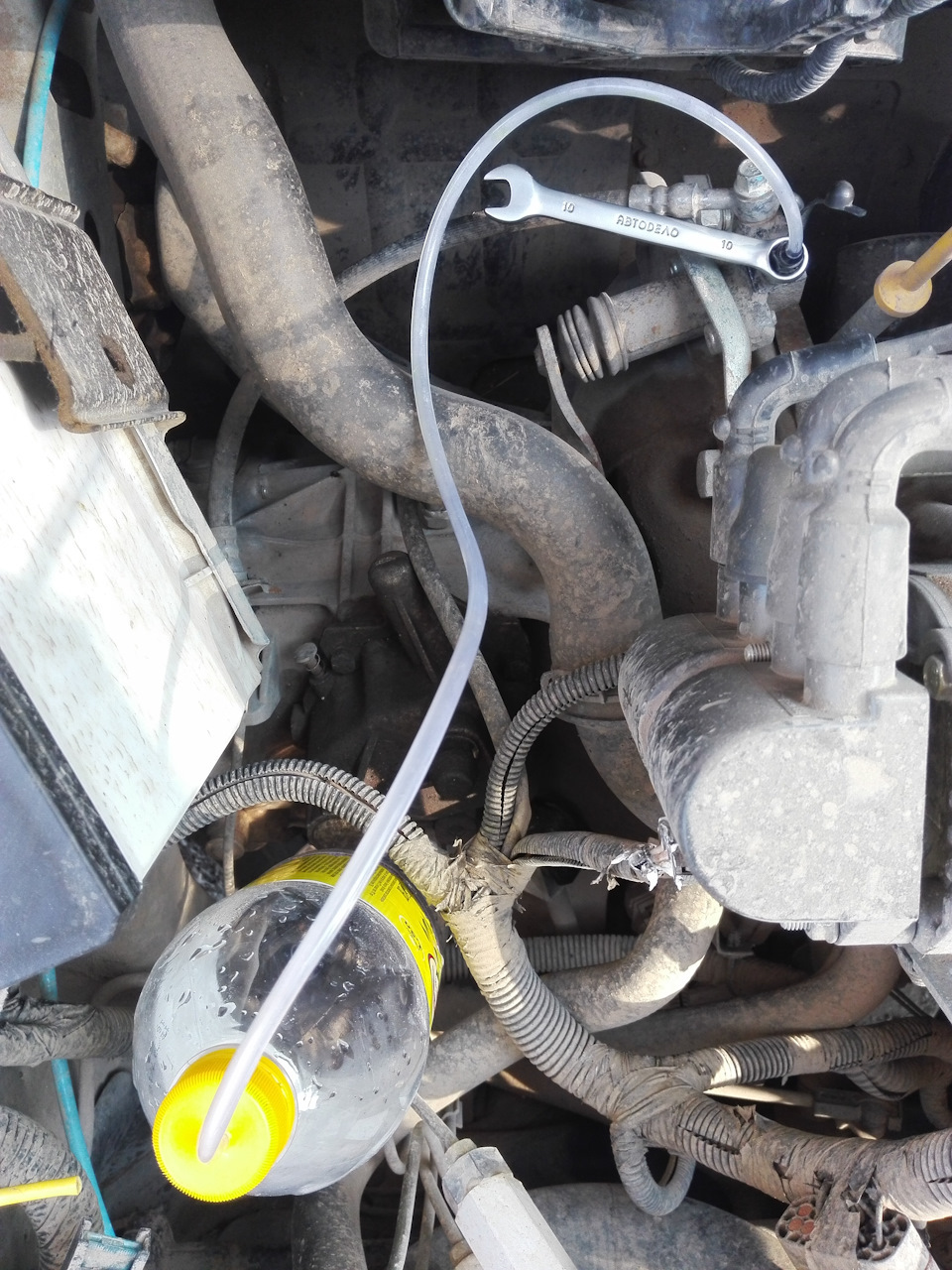 Замена тормозной жидкости в сцеплении — Daewoo Nexia (N150), 1,6 л ...