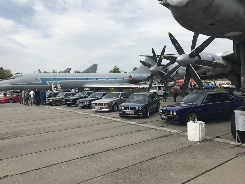 …БМВ… — Pontiac Firebird (4G)