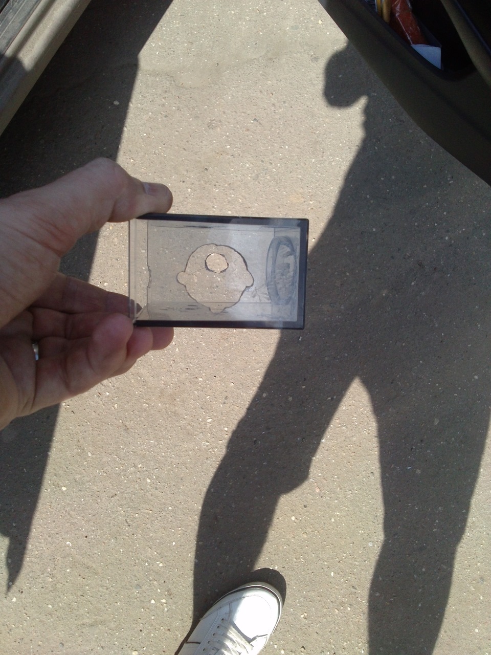 Отверстие для розетки — Nissan Almera II (N16)