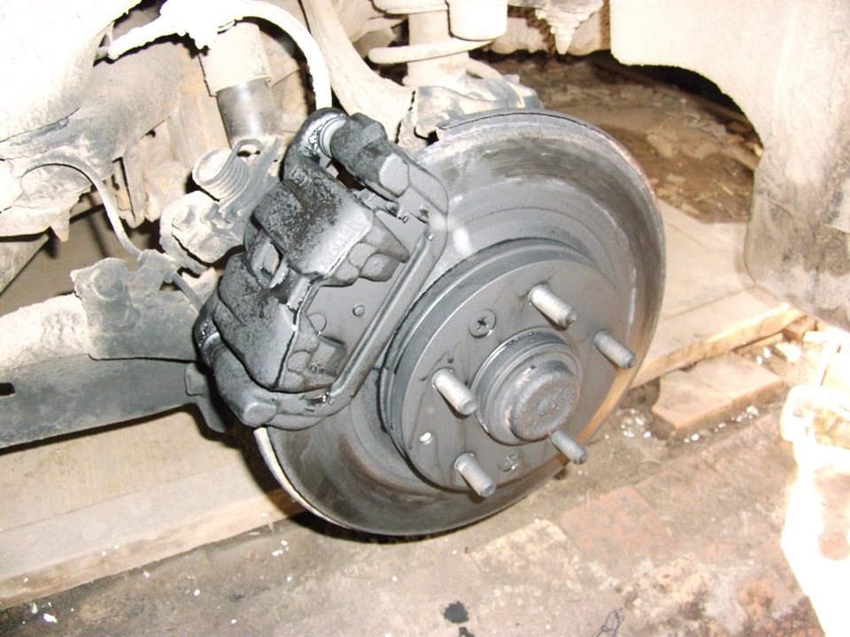 Ржавчина на суппортах и тормозных дисках — Mazda 6 (1G) GG, 1,8 л, 2006 ...