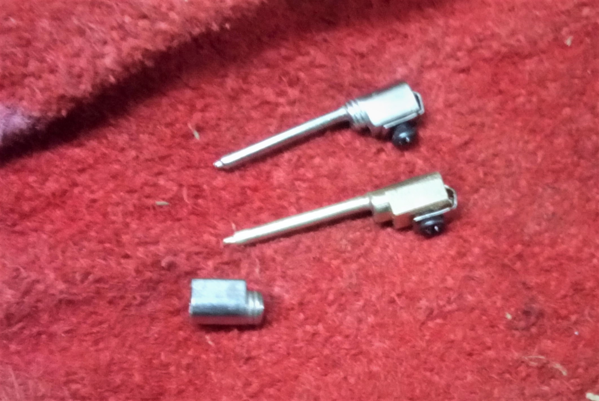 Контакты штекера электролебёдки — УАЗ 3909, 2,4 л, 2001 года | своими ...