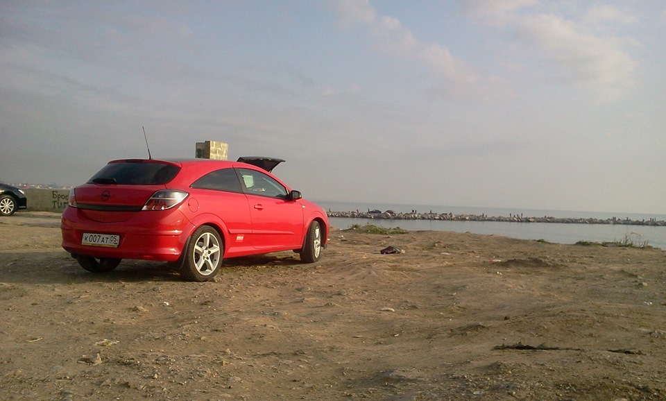 Каспийское море! — Opel Astra H GTC, 1,8 л, 2008 года | фотография | DRIVE2