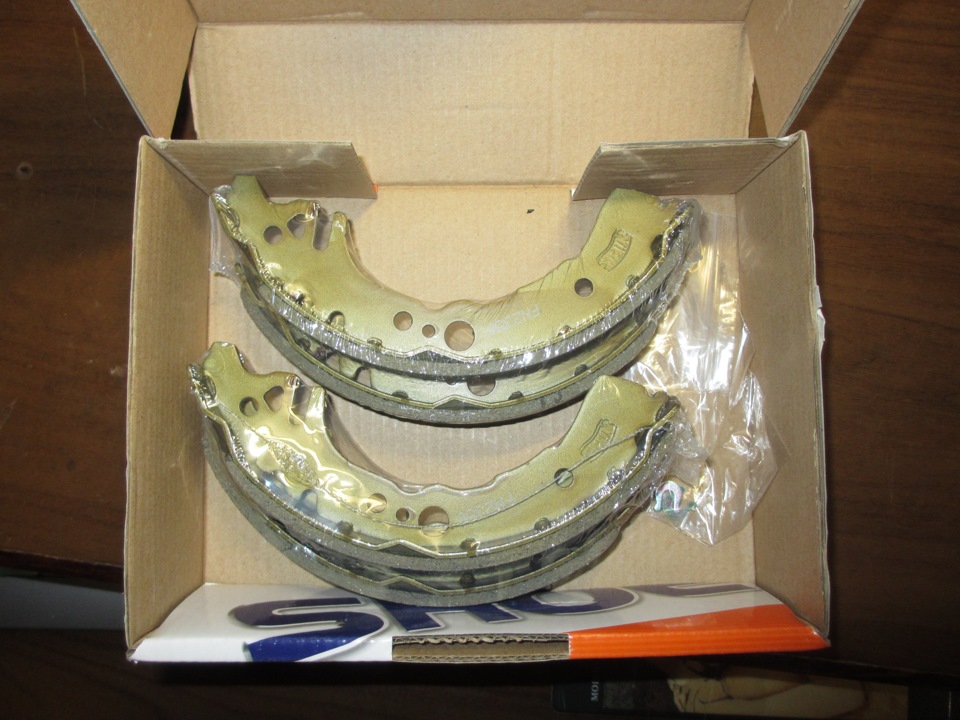 Задние колодки FN2350 + подтяжка приводного ремня — Toyota Platz, 1 л ...