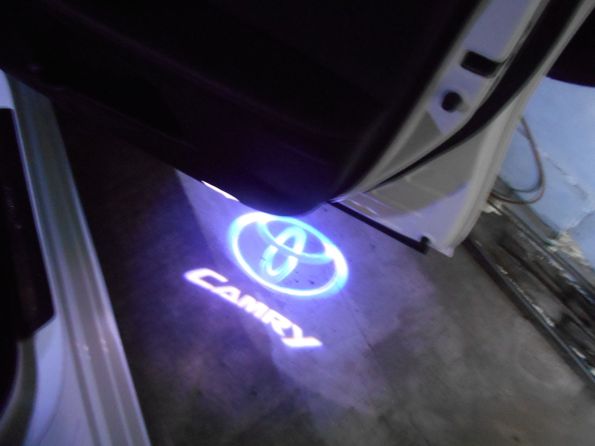 Подсветка логотипа купить. Подсветка с логотипом Ровер 75. Освещение подсветка логотип. Подсветка логотипа TUF. Exceed подсветка логотипа.