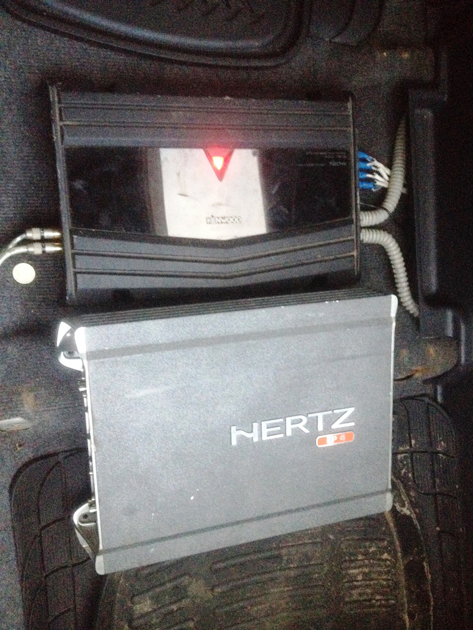 Авто усилитель hertz ep4