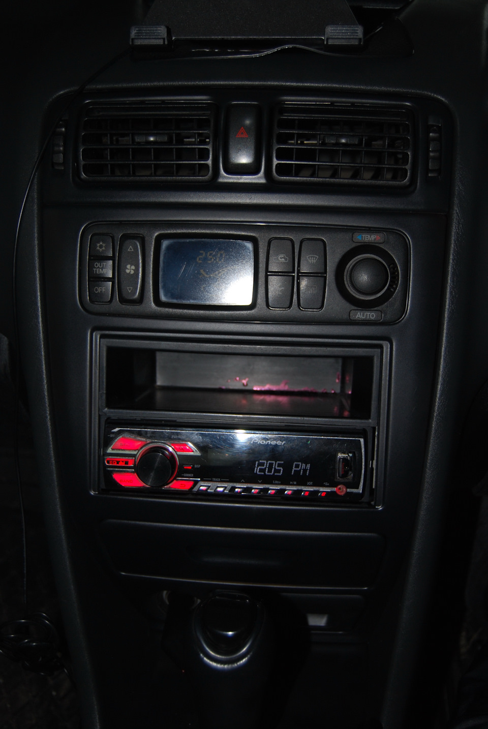 Замена сенсорного монитора на узкий климат. — Mitsubishi Galant (8G), 1 ...