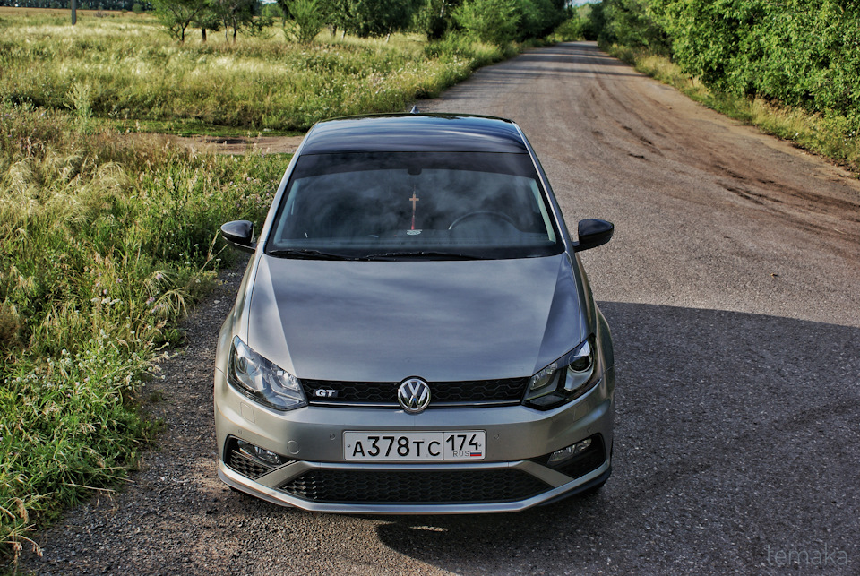 Р‘РµР»С‹Р№ VW Polo sedan gt