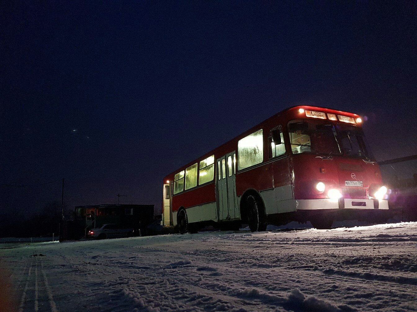 Автобус шел со. ЛИАЗ 677 зима. ЛИАЗ 677 ночью. ЛИАЗ-677 зимой ночью. ЛИАЗ 677 зимой.